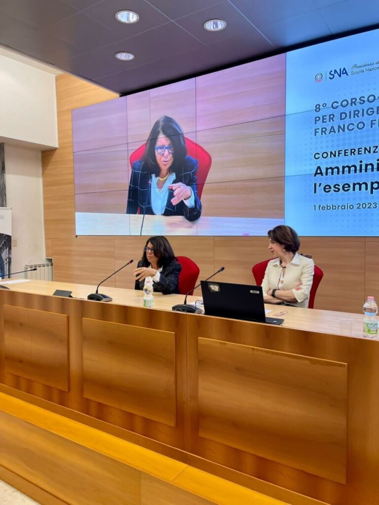 L’esempio del CERN con Fabiola Gianotti, Direttrice generale dell’istituto di ricerca, alla conferenza “Amministrazione e scienza” dell’VIII Corso-concorso