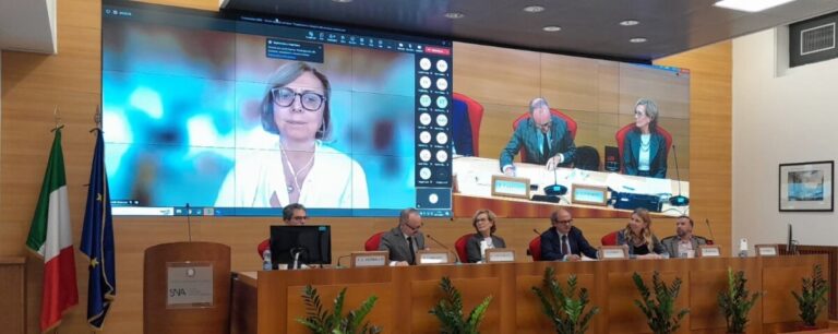 Tavola rotonda sulla trasparenza nell'aula magna della Scuola Nazionale dell'Amministrazione il 5 novembre 2024